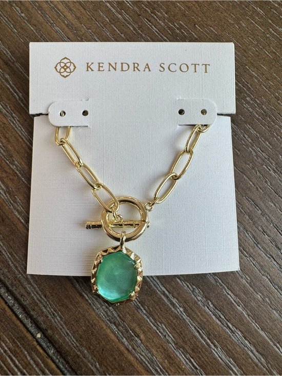 Kendra Scott Jewelry - Kendra Scott Daphne convertible Gold link Chain Necklace with Green Pendant